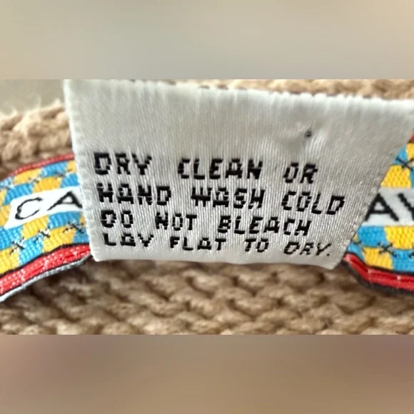 Cardigan Bay Vintage Hand Knitted Animal Themed Buttoned Down Sweater - Size M. - Picture 11 of 11